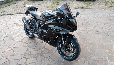 Yamaha R7