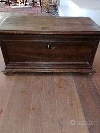 Elegante cassapanca in legno massello