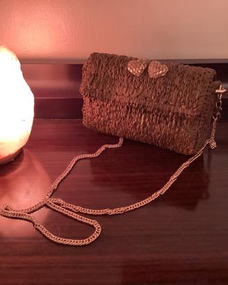 Pochette estiva in rafia fatta a mano