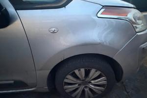 Parafango destro Citroen C3 Picasso anno 2013