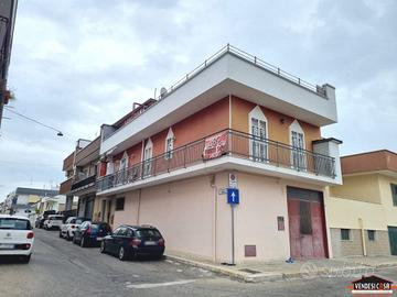 CASA SEMINDIPENDENTE CON TERRAZZO E BOX ZONA