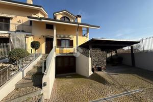 VILLA A SCHIERA A PIOBESI TORINESE