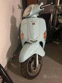 Scooter azzurro