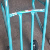 Carrello a 3 ruote per scale