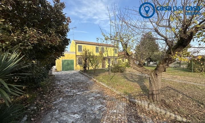 Villa singola con ampio parco