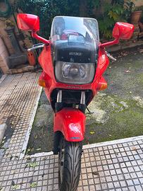 Honda  VFR 750 f 