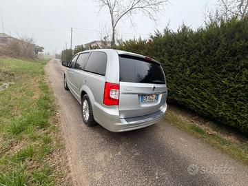 Lancia voyager 2.8 2012
