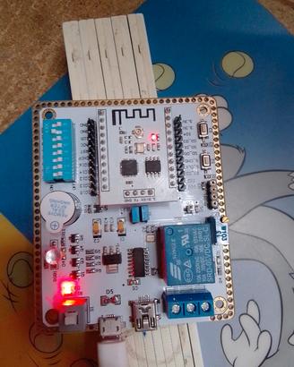 scheda di base per lo sviluppo esp 8266