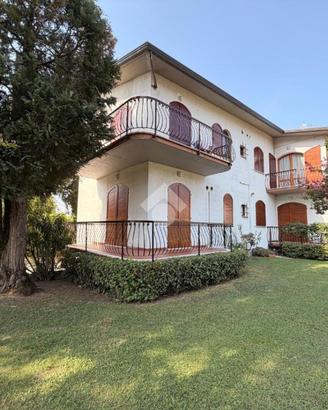 3 LOCALI A PESCHIERA DEL GARDA