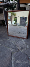 Specchio con cornice in legno