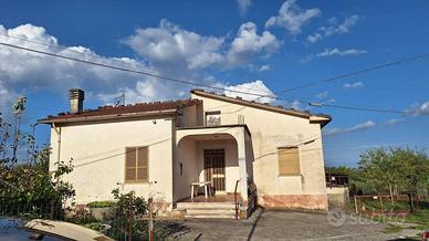 Villa di 225 m² con 5 locali e box auto doppio a S