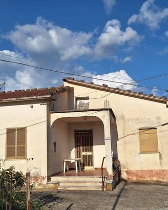 Villa di 225 m² con 5 locali e box auto doppio a S