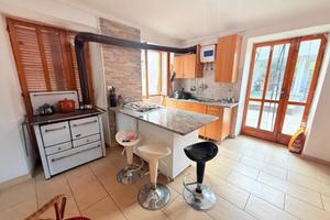 CASA INDIPENDENTE A TRAVES