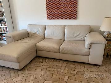 Divano in vera pelle con chaise longue