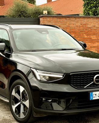 VOLVO XC40 2.0(benz) aut.-Led,Navi-Garanzia-2023
