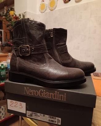 Stivaletti in pelle NeroGiardini 38 nuovi