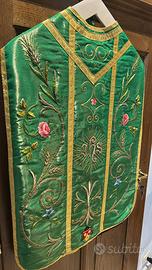 Pianeta in seta laminata ricamata