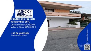 Immobile in asta di 305 m² con più di 5 locali a O