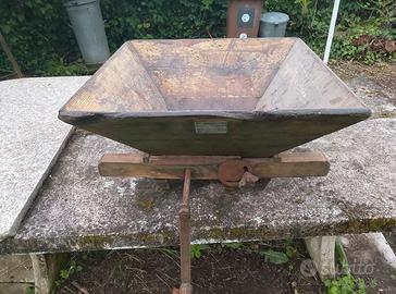 Pigiatrice in legno vintage