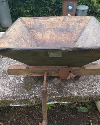 Pigiatrice in legno vintage