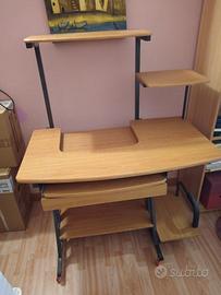 scrivania o porta pc