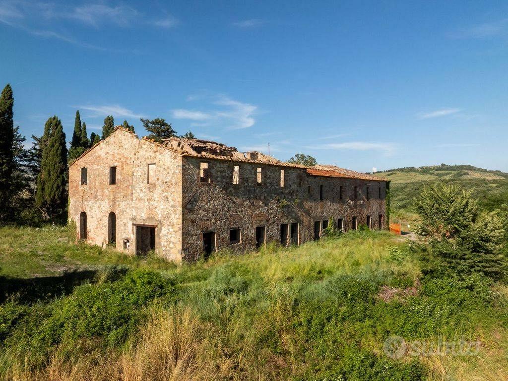 Rustico / Casale di 1200 m² con box auto a Volterr - Vista 2