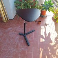Tavolino triangolare portaoggetti