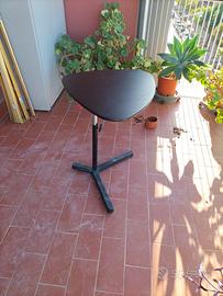 Tavolino triangolare portaoggetti
