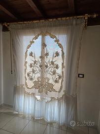 prestigiosa tenda in puro lino e ricamo.