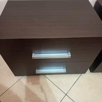 coppia comodini con cassetti scorrevoli 