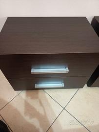 coppia comodini con cassetti scorrevoli 