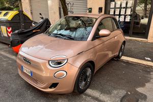 Fiat 500 500e Berlina 42 kWh Icon Led sensori parc