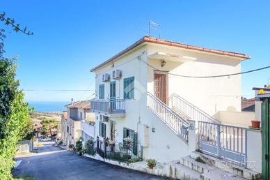 3 LOCALI A COLONNELLA