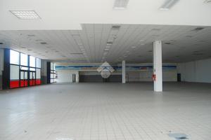 NEGOZIO A CAVERNAGO