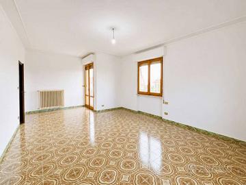 Appartamento di 135 m² con 4 locali e box auto a S