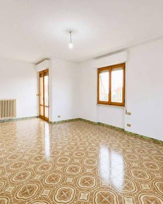 Appartamento di 135 m² con 4 locali e box auto a S