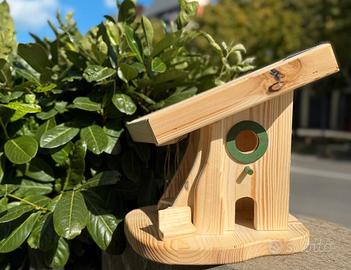 Casetta in legno per volatili fatta a mano