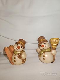 pupazzo di neve con gli sci thun