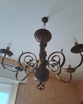 LAMPADARIO CLASSICO IN LEGNO a 6 luci