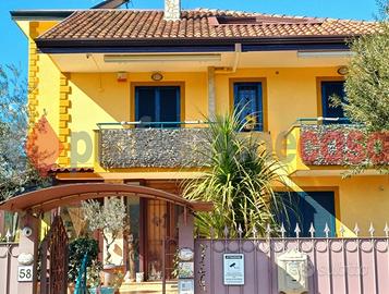 Giffoni sei casali- villetta con giardino