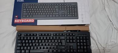  Tastiera e adattatore Wi-Fi 