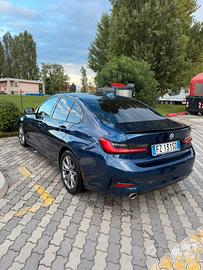 BMW 320 i 184cv Aut. Business Advantage 12/2019