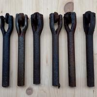 Antichi strumenti da lavoro in ferro battuto
