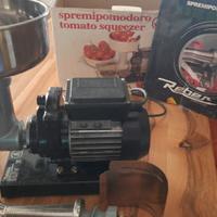 macchina passapomodori