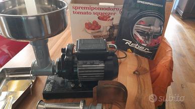 macchina passapomodori