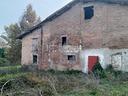 rustico-con-ampio-terreno-e-superfici-accessorie