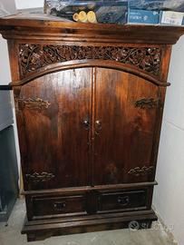 armadio etnico in legno massiccio 