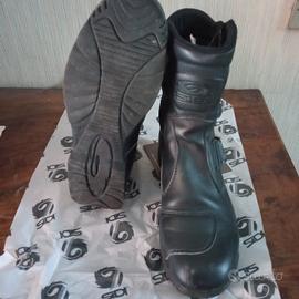 tuta uomo in pelle taglia 50 più stivaletti donna 