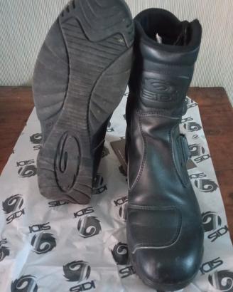 tuta uomo in pelle taglia 50 più stivaletti donna 