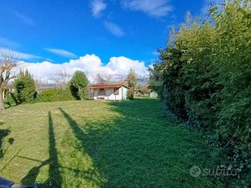Terreno di 1100 m² a Pietrasanta